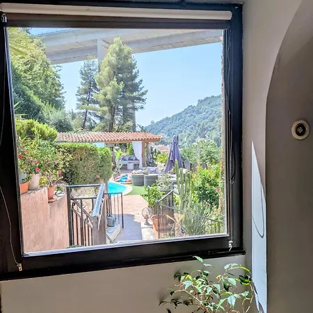 2 Pieces Piscine Privee * Menton